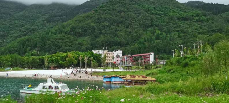 雷波马湖马老五度假村图片
