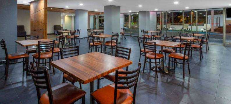 阿卡波可温德姆华美达套房酒店(Ramada by Wyndham Acapulco Hotel & Suites)图片