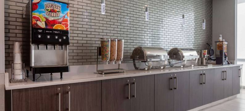 肖尔伍德拉昆塔温德姆套房酒店(La Quinta Inn & Suites by Wyndham Shorewood)图片