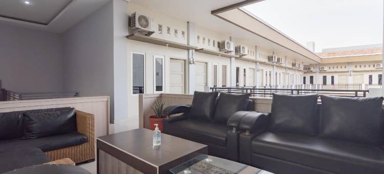 红多兹伊斯兰普拉斯酒店-特帕雷夫井里汶3号(RedDoorz Plus Syariah @ Tuparev Cirebon 3)图片