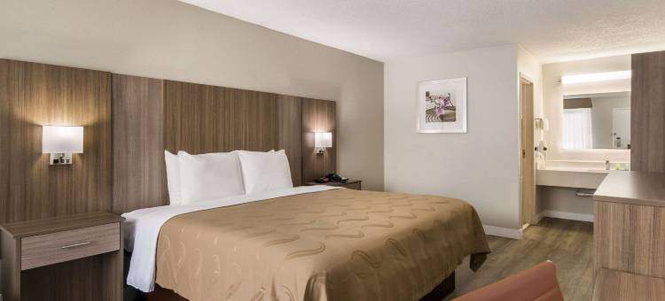 恩波里亚红顶酒店(Quality Inn)图片