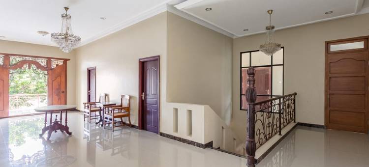 接近Banyumanik收费公路出口的RedDoorz Syariah(RedDoorz Syariah Near Exit Toll Banyumanik Semarang)图片