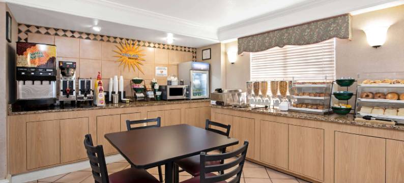 埃尔帕索东罗马兰德拉昆塔温德姆酒店(La Quinta Inn by Wyndham El Paso East Lomaland)图片