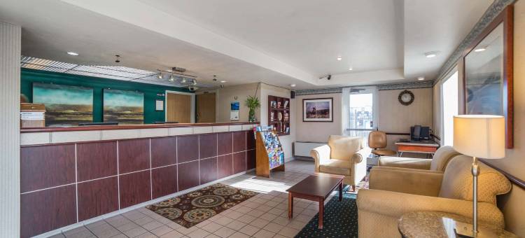 南帕罗德威套房旅馆(Rodeway Inn & Suites)图片