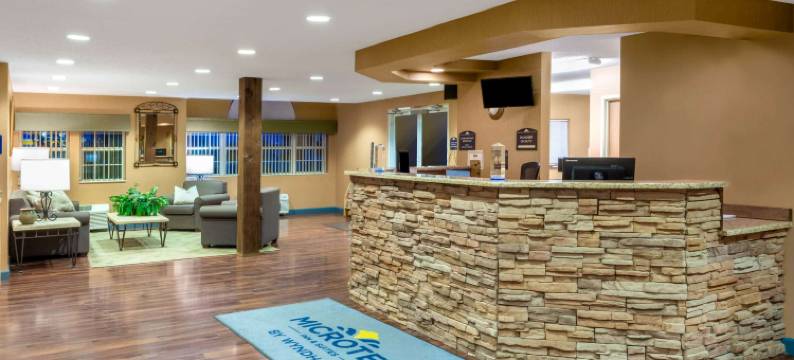 拉顿麦客达套房酒店(Microtel Inn & Suites by Wyndham Raton)图片