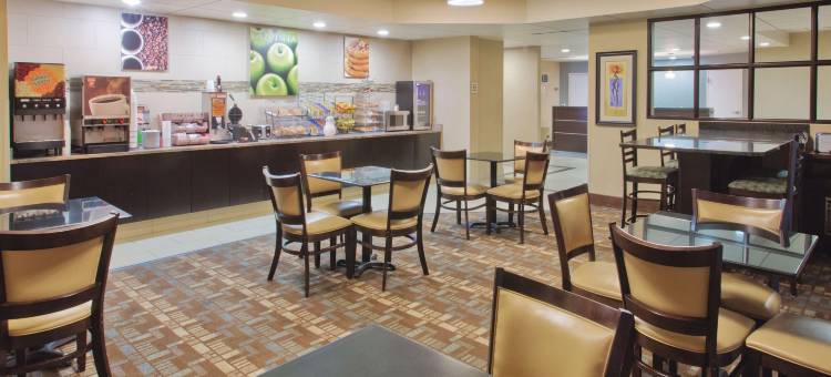 哥伦布格罗夫城拉昆塔温德姆套房酒店(La Quinta Inn & Suites by Wyndham Columbus - Grove City)图片