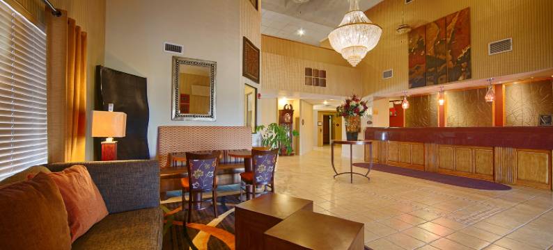 伍德兰德山贝斯特韦斯特优质套房酒店(Best Western Plus Woodland Hills Hotel  Suites)图片