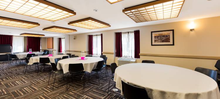 哥伦布市区红顶PLUS酒店-会议中心(Red Roof Plus+ Columbus Downtown-Convention Center)图片