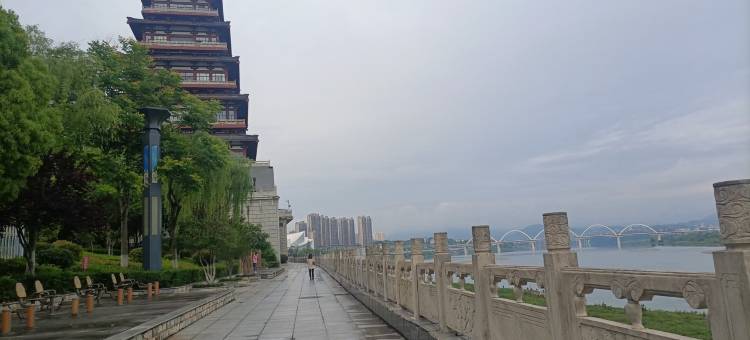 艾居江畔小舍(滨江大道2号分店)图片