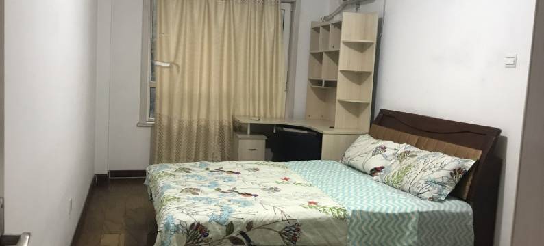 嗨夜市近海洋公园荷疃海鲜平价市场三居室公寓(济南路分店)图片