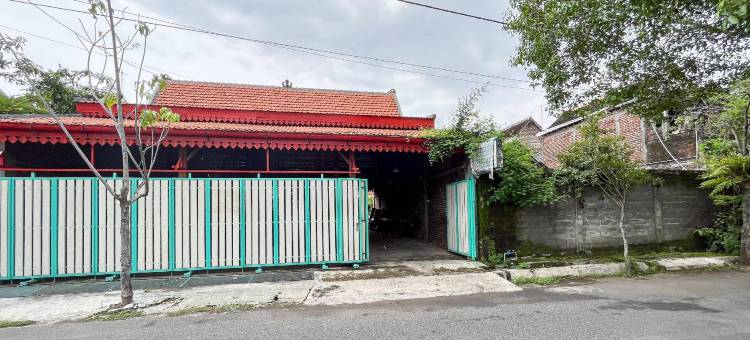 RedDoorz Syariah Near RS Bhayangkara Nganjuk图片