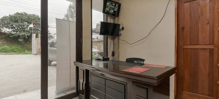 塔胡拉贝拉斯塔基附近瑞德多兹酒店(RedDoorz Near Tahura Berastagi)图片