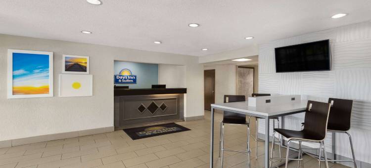 堪萨斯城南温德姆戴斯套房酒店(Days Inn & Suites by Wyndham Kansas City South)图片