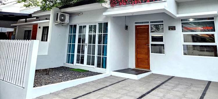 位于哈尔贾穆蒂的2卧室独栋房屋-125平方米|带1个独立浴室(Homestay  buana kalijaga residence)图片