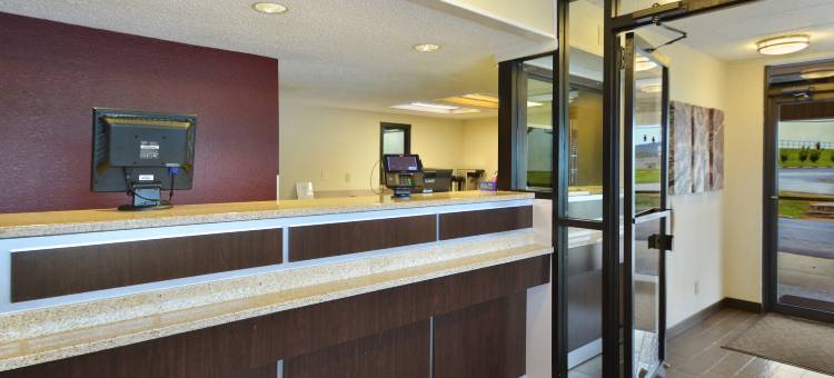 西查尔斯顿哈里肯红顶酒店(Red Roof Inn Charleston West - Hurricane, WV)图片