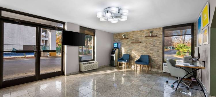 罗利中城温德姆戴斯酒店(Days Inn by Wyndham Raleigh Midtown)图片