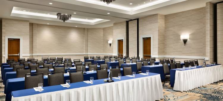 蒙特雷湾海滨希尔顿大使套房酒店(Embassy Suites by Hilton Monterey Bay Seaside)图片