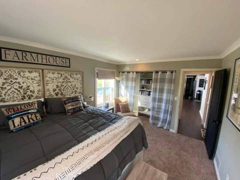 Country Home with 3B 1.5B w/ Room for Fishermen with Trucks Boats & Trailers