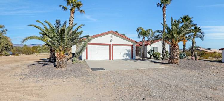 3 Bedroom 2 bath home in Wickenburg AZ with horse facilities and pool.图片