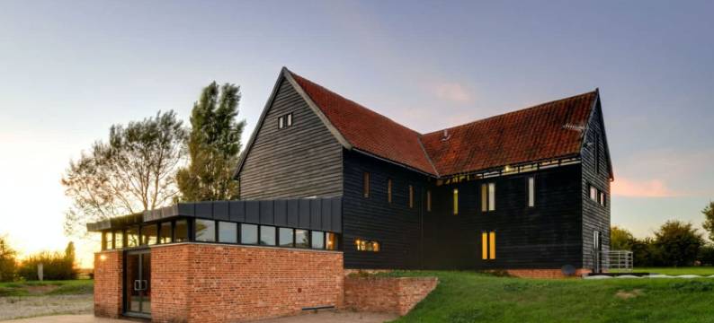 宏伟的萨福克谷仓改建(Grand Suffolk Barn Conversion)图片