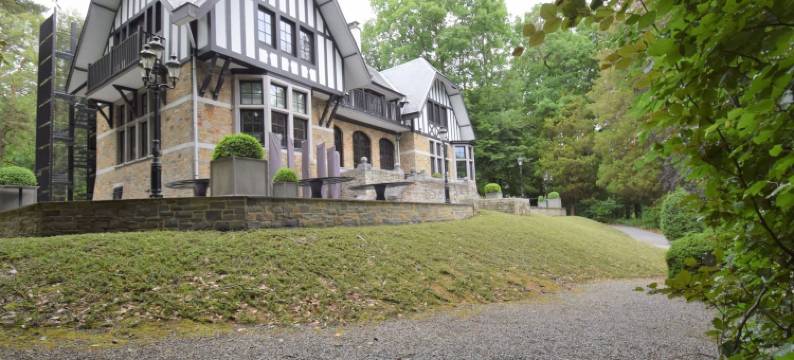 阿登山脉的复古别墅，配有热水浴缸和红外线桑拿(Vintage Villa with Hot Tub & Infrared Sauna in Ardennes)图片