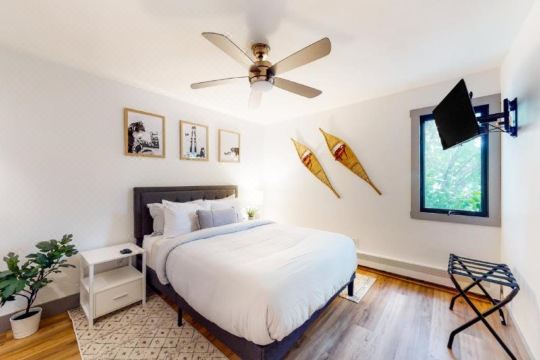 Stunning Mountain Views and Modern Kitchen - Stylish Retreat Hotel Overview