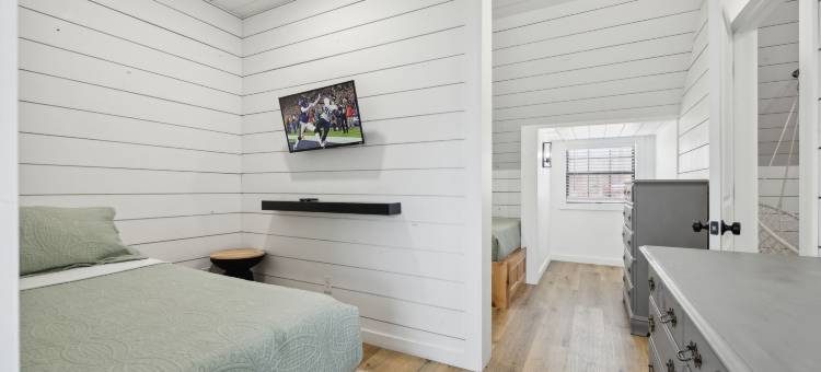 Expansive Outdoor Spaces and Cozy Interiors - Inviting Nature Retreat图片