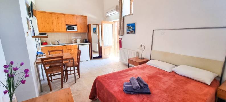 思科维诺村泳池旁逃生工作室(Skarinou Village Poolside Escape Studio)图片