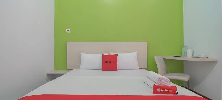 红多兹Plus酒店-近阿伦阿伦库宁冈(RedDoorz Plus Near Alun Alun Kuningan)图片