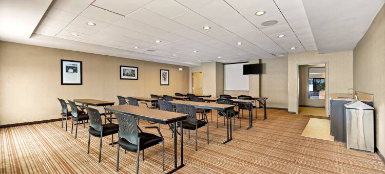 印第安纳波利斯机场索尼斯塔精品酒店(Sonesta Essential Indianapolis Airport)图片