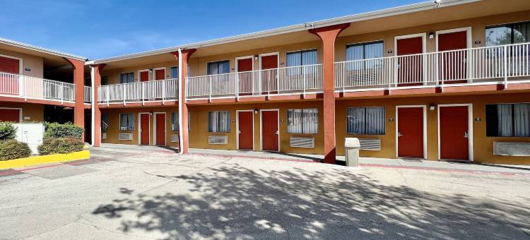 阿林顿六旗附近温德姆戴斯套房酒店(Days Inn & Suites by Wyndham Arlington Near Six Flags)图片