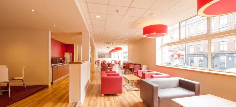 新堡莱姆中心旅游旅馆(Travelodge Newcastle-under-Lyme Central)图片