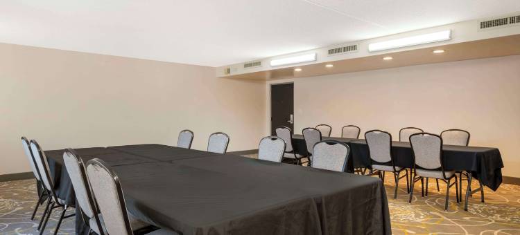 阿什伯里贝斯特韦斯特酒店(Best Western Ashbury Inn)图片