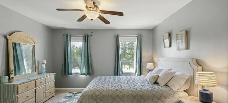 5 Bdrm Dog Friendly, Lake Access Getaway w/Playground, Fire Pit & More图片