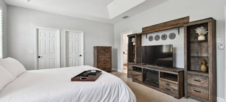 Tampa "Good Times" Home+GameRoom, Sleeps 12, 4br/3.5bth, Great Location/Backyard图片