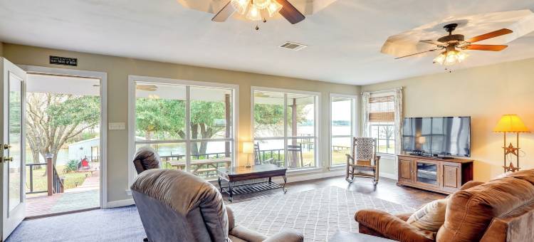 码头，甲板和景观：朱厄特湖畔小屋！(Dock, Decks & Views: Lakefront Cottage)图片