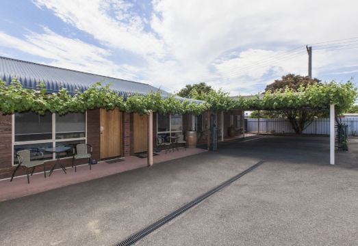 Ararat Motor Inn Hotel Overview