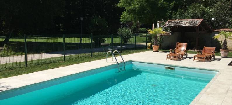 蒙塔贝特木屋酒店(Château de Montabert)图片