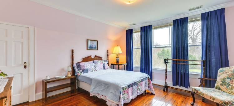 优雅+宽敞的度假胜地~距离诺曼湖18英里！(Elegant + Spacious Retreat ~ 18 Mi to Lake Norman!)图片