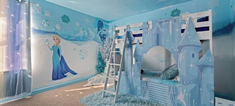 Themed 9BR Villa in Champions Gate Close to Disney! Pool, Hot tub, Movie Theatre图片