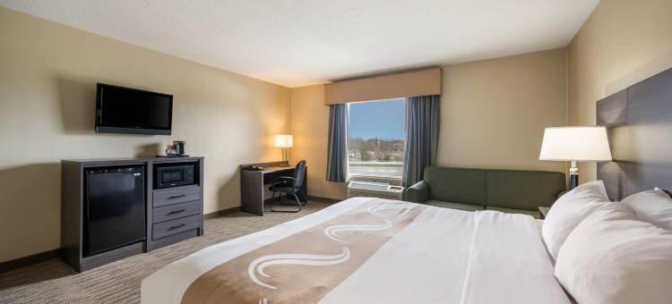 费什基尔南品质酒店及套房(靠近I-84)(Quality Inn & Suites Fishkill South Near I-84)图片