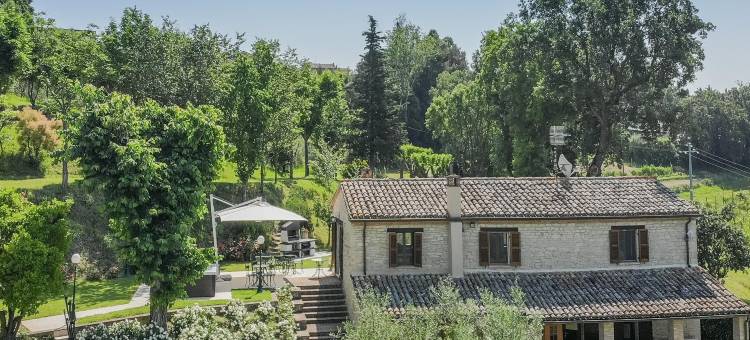 Scenic villa with heated pool图片