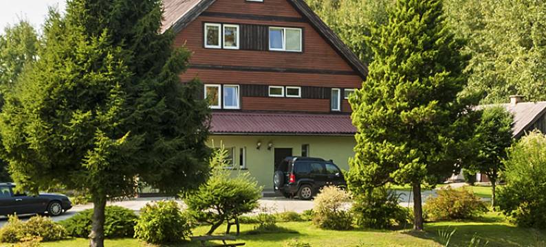 Half of a Holiday Home, Huge Garden, Pond图片