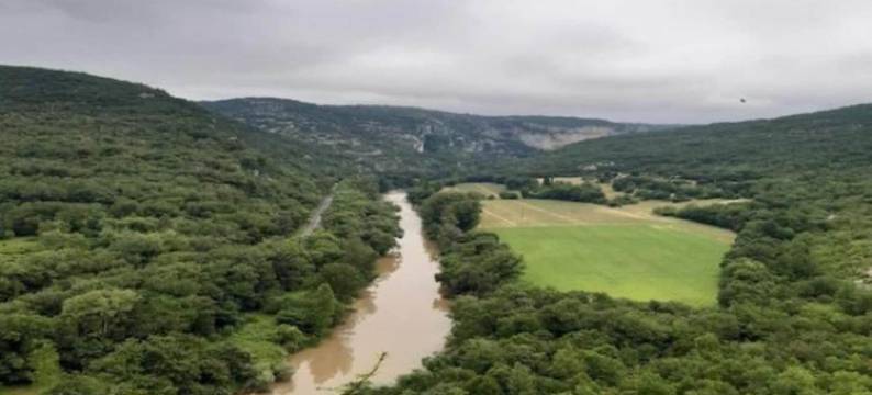 Villa in Bruniquel by Aveyron River图片