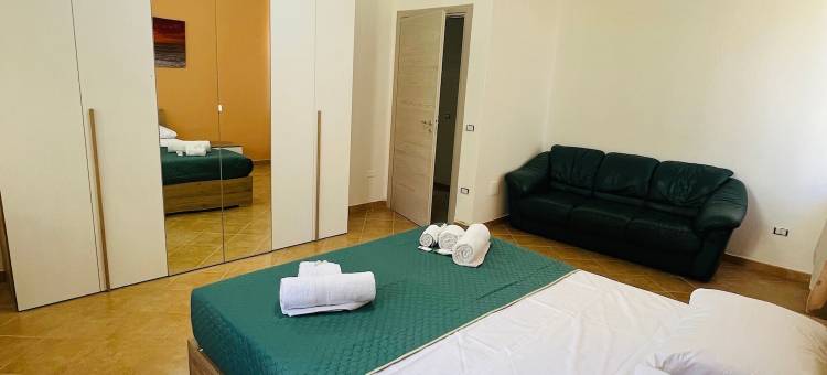 三卧两浴带花园别墅(Villa 3 letti 2 docce e Giardino)图片