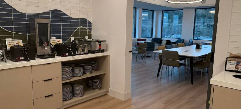 温德姆基洛纳拉昆塔温德姆酒店套房(La Quinta Inn & Suites By Wyndham Kelowna Bc)图片