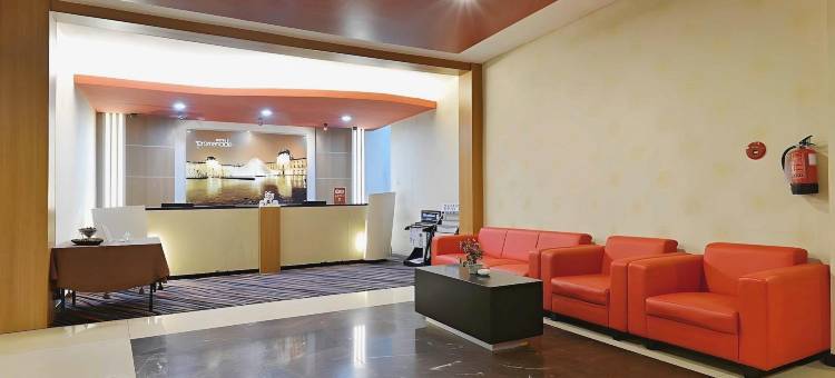 橡树联排别墅芝汉佩拉斯近Ciwalk-原长廊酒店(Townhouse Oak Cihampelas Near Ciwalk Formerly Promenade Hotel)图片