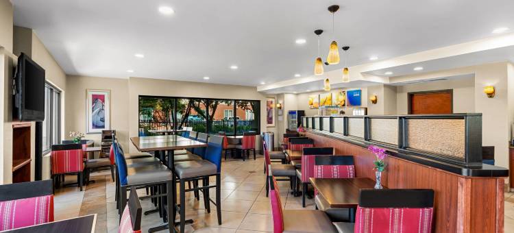 瓦卡拉维尔 - 纳帕谷舒适套房酒店(Comfort Suites Vacaville-Napa Valley Area)图片