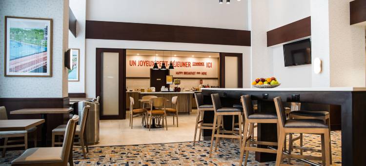 魁北克拉瓦尔希尔顿欢朋套房酒店(Hampton Inn & Suites by Hilton Laval)图片