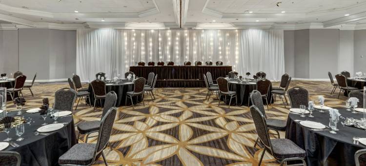 威奇托机场希尔顿逸林酒店(DoubleTree by Hilton Hotel Wichita Airport)图片